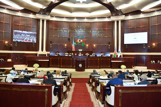 Deputatlar tətilə çıxdılar