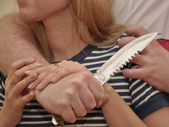 Azərbaycanda qardaş bacısını qətlə yetirib