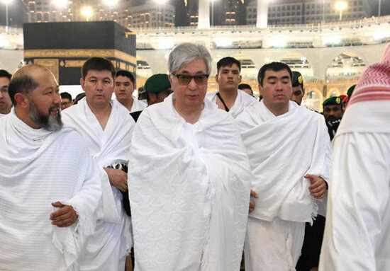 Qazaxıstan prezidenti Ümrə ziyarəti edib - FOTO