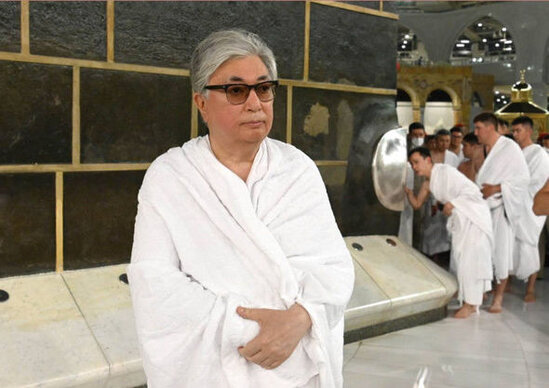 Qazaxıstan prezidenti Ümrə ziyarəti edib - FOTO