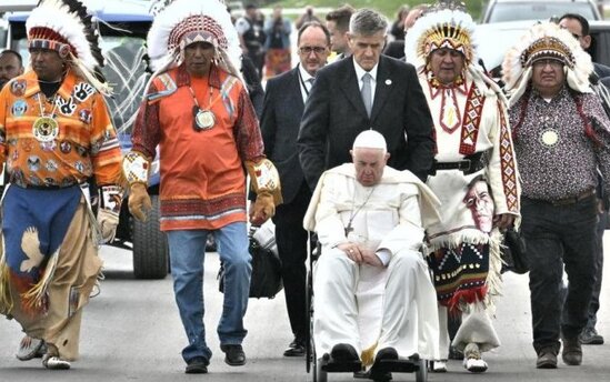 Roma Papasının tövbə səfəri: "Cinsi istismara görə üzr istəyirəm"