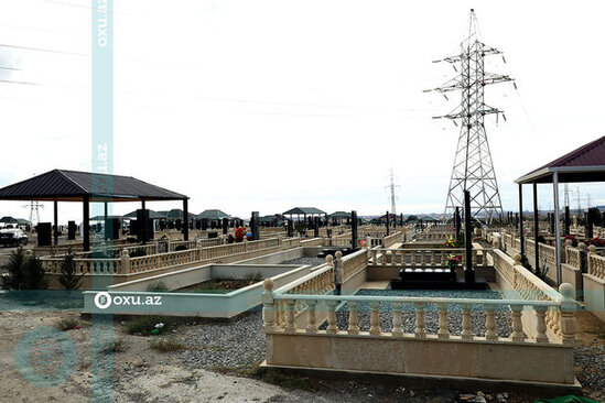 19 yaşlı qız Mingəçevir qəbiristanlığında evli sevgilisini haqq-hesaba çəkdi, mübahisə qanla bitdi