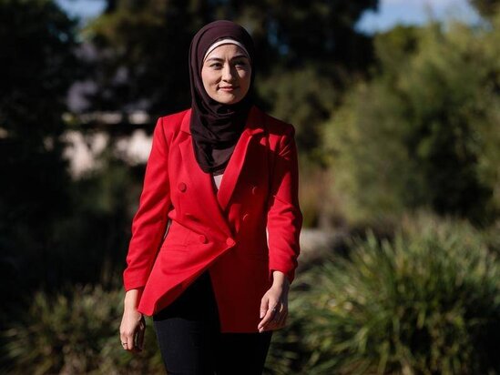 Avstraliya parlamentində ilk hicablı müsəlman qadın- Fatimə ilk çıxışında nələr dedi?..-VİDEO