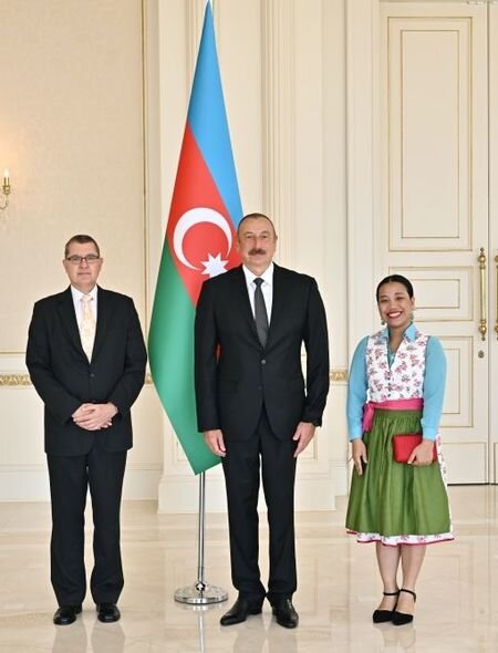 İlham Əliyev Avstriyanın ölkəmizdə yeni təyin olunmuş səfirinin etimadnaməsini qəbul edib - YENİLƏNİB + FOTO