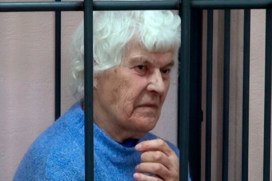 Nənə uşaqlara baxmaqdan bezdiyi üçün üç nəvəsini və əlil qızını öldürdü