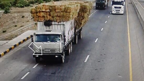 Dövlət nömrə nişanı olmadan yük maşınları idarə edənlər saxlanıldılar - FOTO