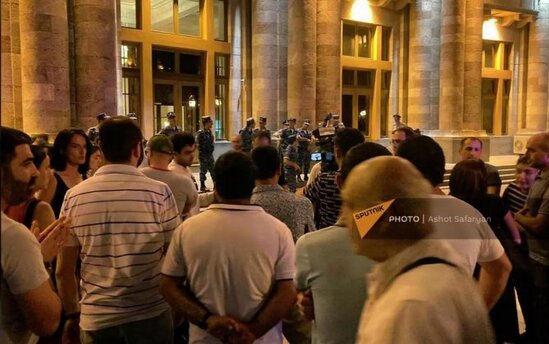 İrəvanda Laçını tərk edən erməni sakinlərinə dəstək aksiyası keçirilib