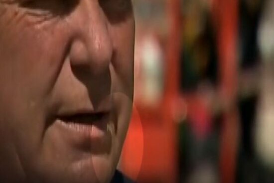 Baş nazir çıxış edərkən arını uddu FOTO - VİDEO