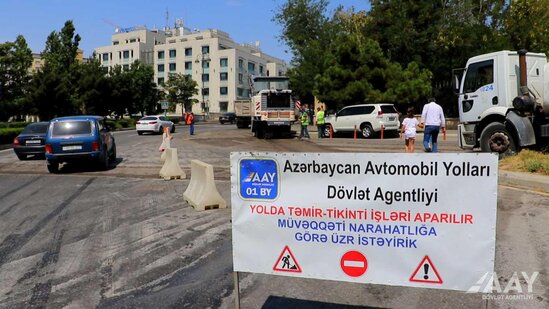 Bakının Tbilisi prospektində təmir işləri aparılır