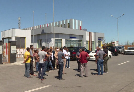 292 saylı məktəbdə uşaqlar qeydiyyata alınmır? - VİDEO