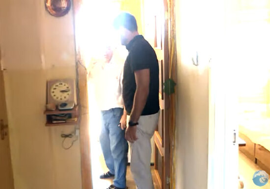 Xalq artistinin qardaşının evinə basqın etdilər, "beşbarmaq"la döydülər - VİDEO