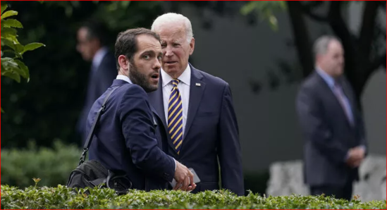 Co Baydenin köməkçisi istefa verdi