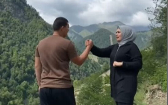 Fərqanə Qasımovanın Qarabağda oğlu ilə dueti - Video