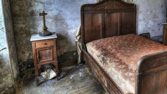 2 il əvvəl yoxa çıxan qocanın çarpayısının altına baxdı - ŞOKA DÜŞDÜ