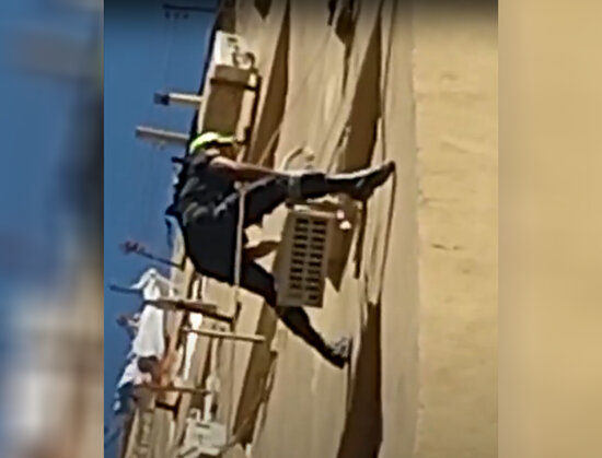 Xırdalanda kondisioner insanlar üçün təhlükə yaratdı, FHN işə qarışdı - VİDEO