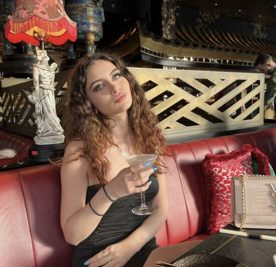 Londonda gözəllik müsabiqəsinə makiyajsız qatılan azərbaycanlı xanım jürini şoka saldı - VİDEO