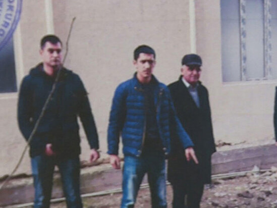 İntim videoya görə əmisi oğlunu öldürdü - Hadisə anının görüntüləri - VİDEO