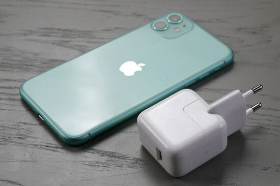 Braziliyada enerji adapteri olmadan "iPhone" satışı qadağan edildi