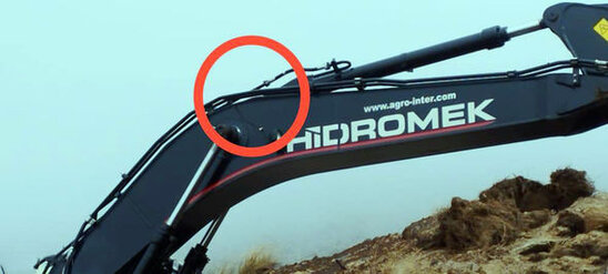 Ermənilər Laçında mülki şirkətə məxsus ekskavatoru atəşə tutdular - FOTO