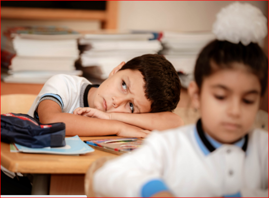 "Biz məktəbli uşaqlarla ağlı kəsməyən çağa kimi davranırıq" - Psixoloq