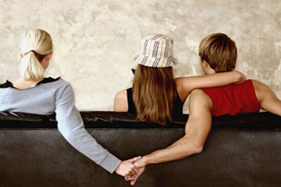 Məşhur müğənni əriylə "Xəyanət" müqaviləsi İMZALADI