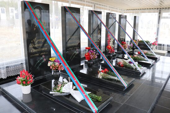 Müharibənin ilk günü şəhid olan Qurbanovlar ailəsi...