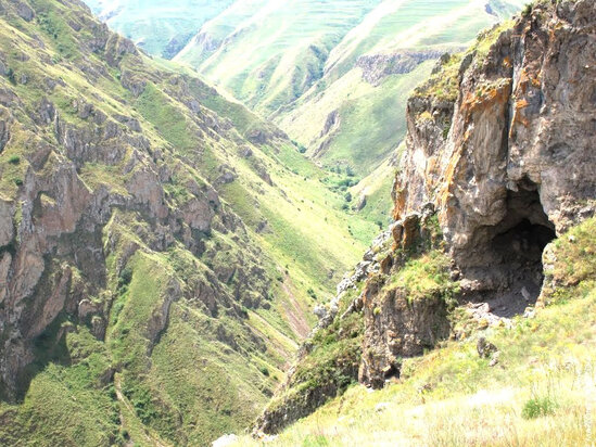 Ermənilərlə eyni kənddə keçən qorxu dolu 5 ay 15 gün - "Zar mağarası"nın sirli keçmişi - VİDEO