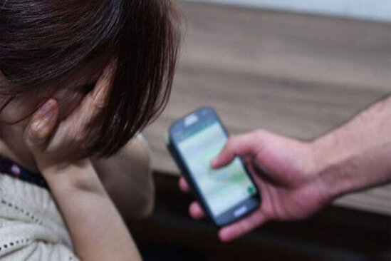 Azərbaycanda qadınlar ailə şəkilləri ilə şantaj olundular