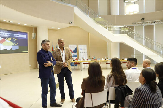 Telejurnalistlər üçün "Audiovizual media mühitində universal jurnalist" mövzusunda təlimlərə başlanılıb