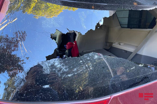 Azərbaycanın ABŞ-dakı səfirliyinin atəşə tutulan xidməti avtomobilinin GÖRÜNTÜLƏRİ