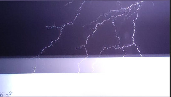 Bakıda gecə çaxan ildırım əhalini qorxuya saldı – VİDEO