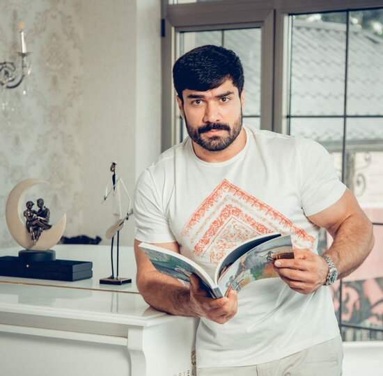 Keçmiş Baş nazirin xanəndə kürəkəni xəsarət aldı - VİDEO