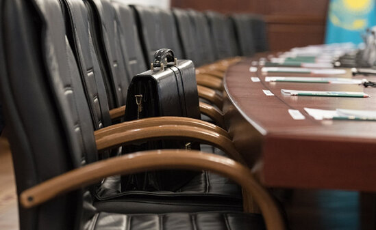 İntihara cəhd edən məktəb direktoru işdən çıxarıldı - FOTO