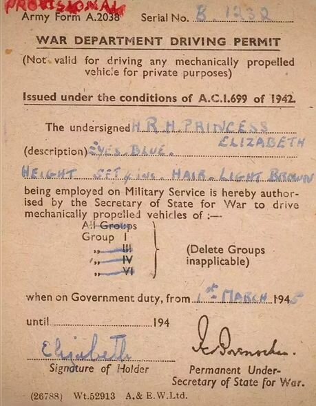 Kraliça II Elizabetin sürücülük vəsiqəsi hərracda satılacaq - FOTO