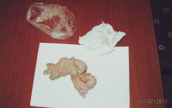 Türmə yoldaşına toyuqda narkotik apardığı üçün də həbs edilibmiş