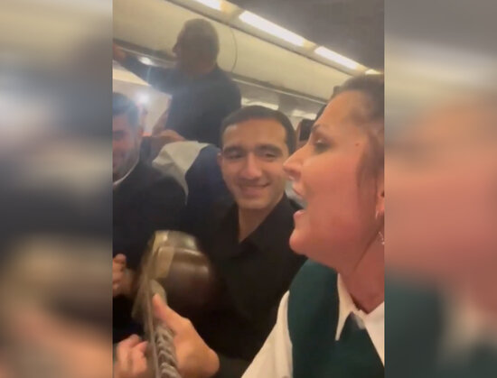 Xalq artisti TƏYYARƏDƏ "ŞUŞANIN DAĞLARI" OXUDU - VİDEO