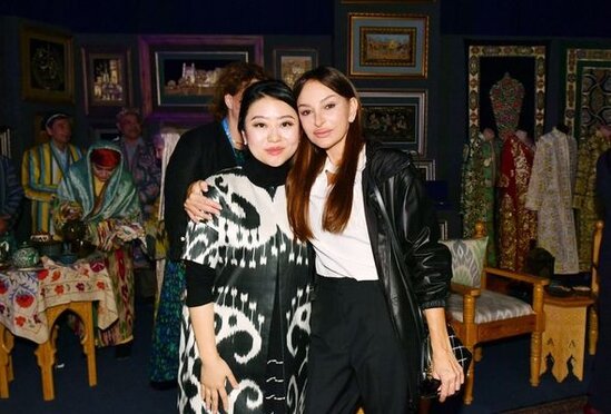 Mehriban Əliyeva Səmərqənddə "Zamanın ilğımları" adlı sərgi ilə tanış olub - FOTO