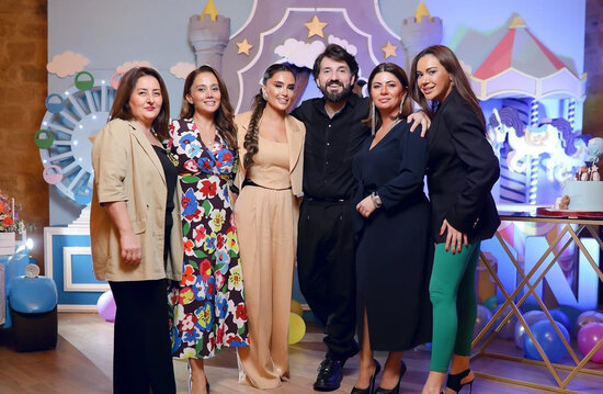 Azərbaycanlı aparıcı oğlunun ad günü şəkillərini paylaşıb, üzünü gizlətdi - FOTO