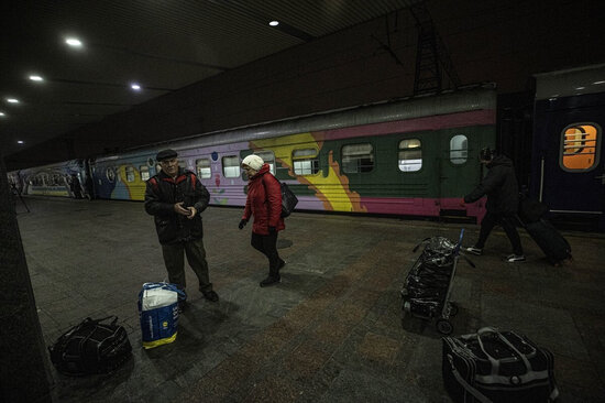 "Bu bizim qələbə qatarımızdır" - Kiyevdən Xersona ilk qatar yola düşdü