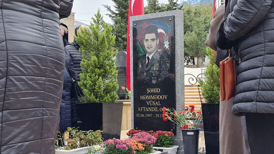 Cəsur Döyüşçünün dəfnindən 2 il keçir (FOTO)