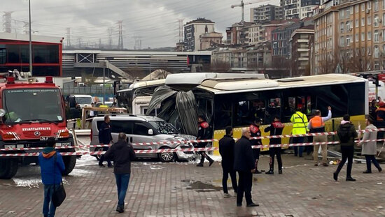 Avtobusla tramvay toqquşdu - ANBAAN VİDEO