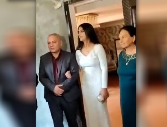 Gədəbəydə 17 yaşlı qız 50 yaşlı kişiyə ərə verildi - YENİLƏNİB - VİDEO