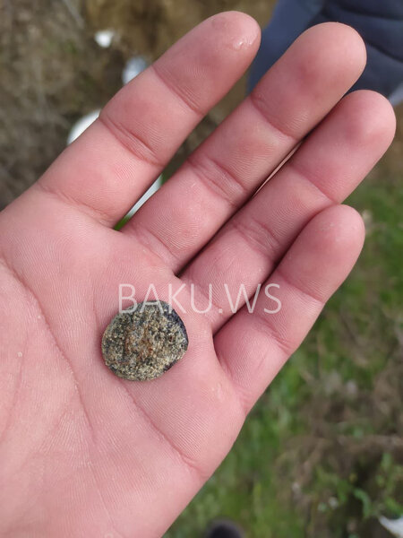 Azərbaycanda həyətində qazıntı aparan şəxs unikal küp tapıb polisə xəbər verdi - FOTO