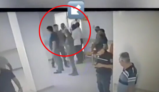 İş yoldaşının çənəsini qıran xəstəxana direktorundan növbəti qalmaqal: Bu dəfə qadını yumruqladı - FOTO/VİDEO