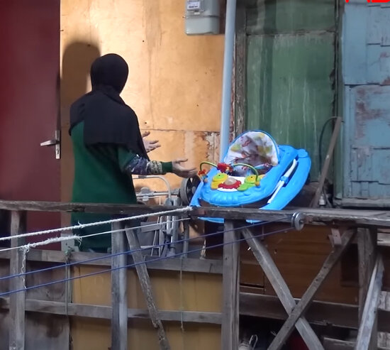 AZƏRBAYCANDA ŞOK HADİSƏ: 2-ci mərtəbədən yıxılan 11 aylıq körpə necə sağ qaldı? - VİDEO