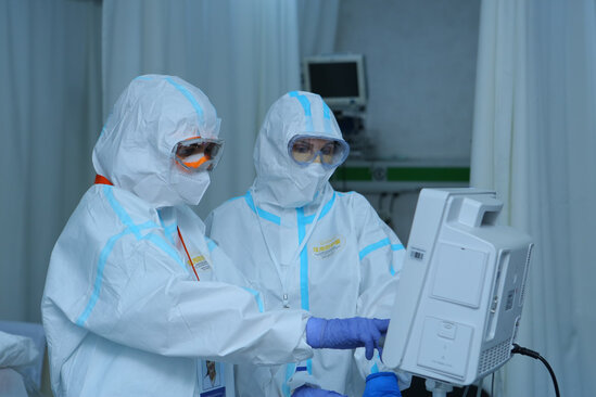 COVID-19-dan ölənlərin sayı 10 mini keçdi - FOTO