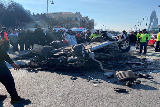 Ağır qəzada "Mercedes"də olanların FOTOLARI