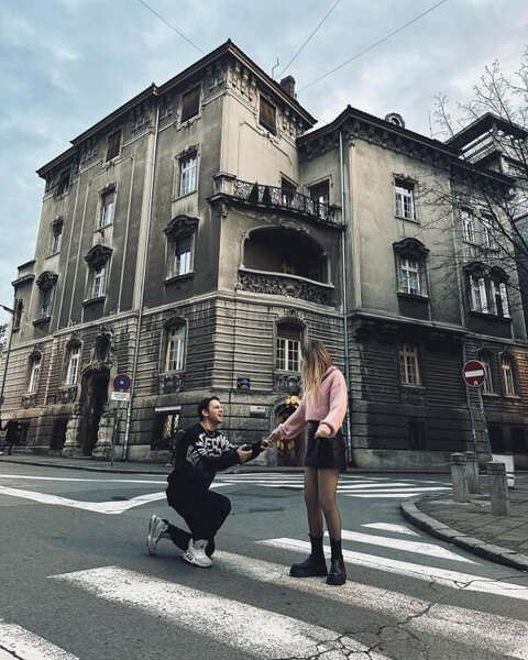 Piyada keçidində evlilik təklifi - FOTO