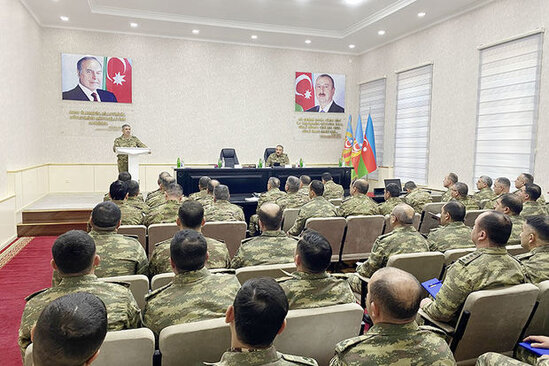 Müdafiə naziri xidməti-döyüş fəaliyyətinə dair göstərişlər verdi - FOTO