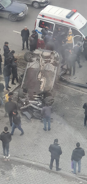 Bakıda dəhşətli qəza: BMW aşdı, "Toyota Camry" yolun ortasında qaldı - FOTO/VİDEO